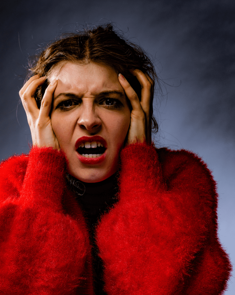 mujer-enfadada-como-gestionar-las-emociones-joyfulminds